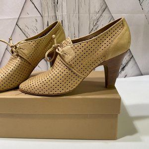 $375 MaxAzria runway Mary Jane size 9.5 NIB